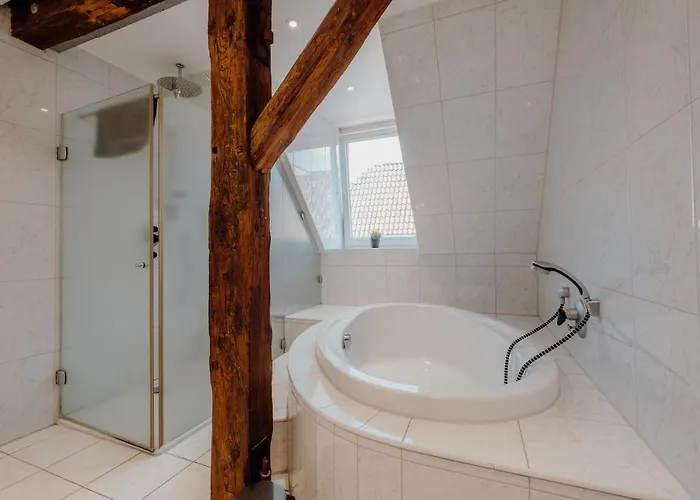 Stilvolle In Bester Lage Bremens Бремен